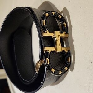 Salvatore ferragamo leather belt gancini buckle gold tone hard wires